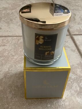 Always Welcome Life in lilac candle